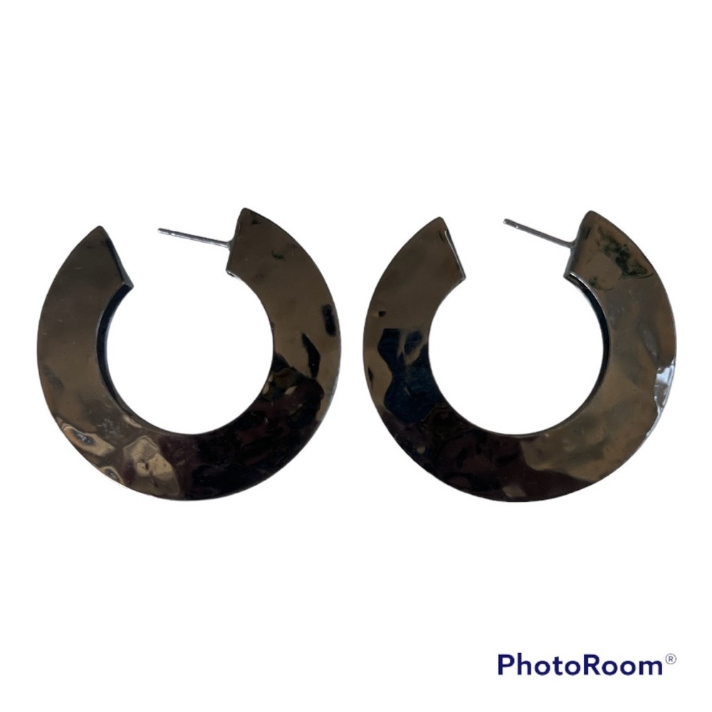 Hammered metal mini hoops